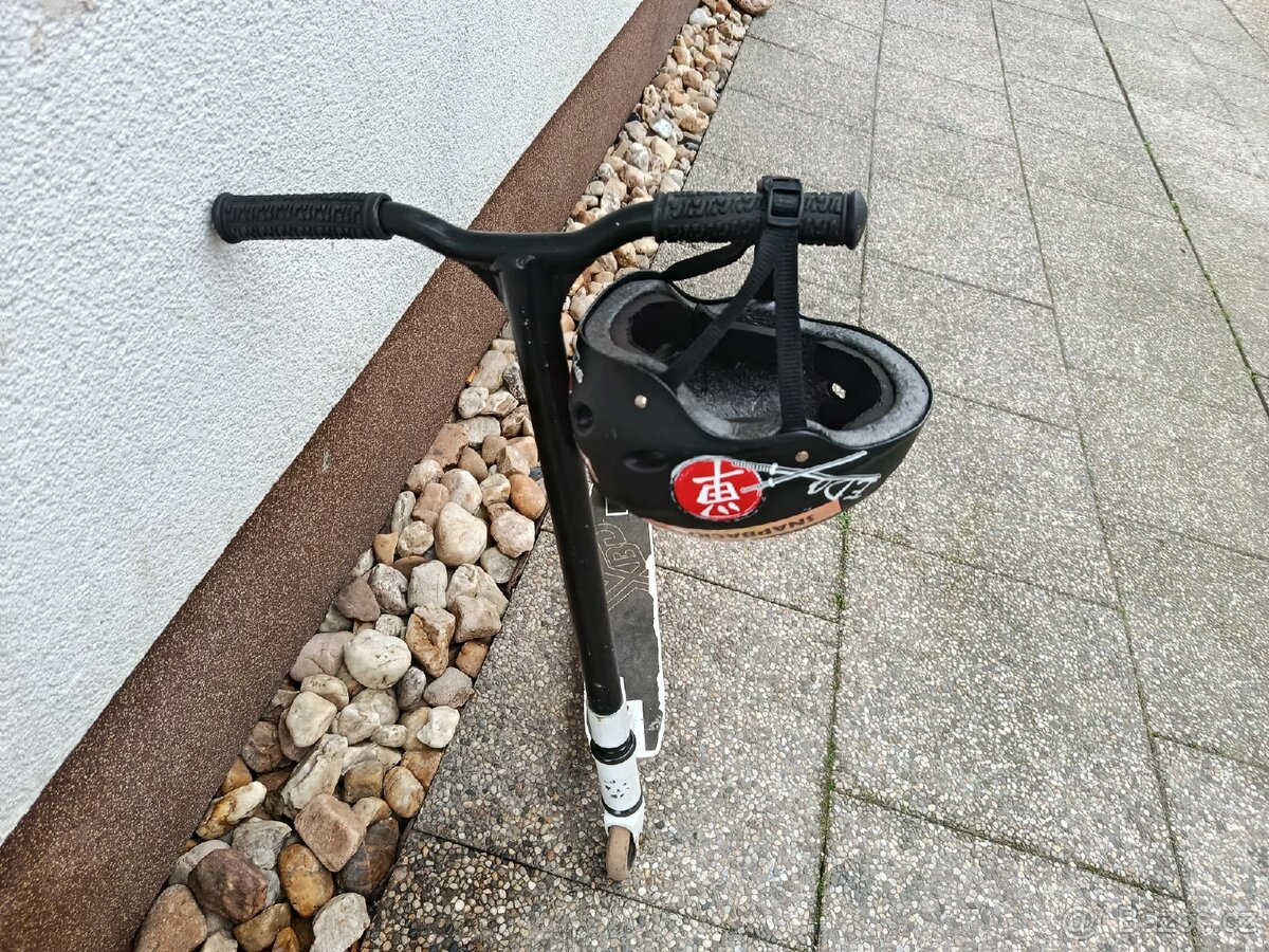 Freestyle koloběžka+ přilba - 2