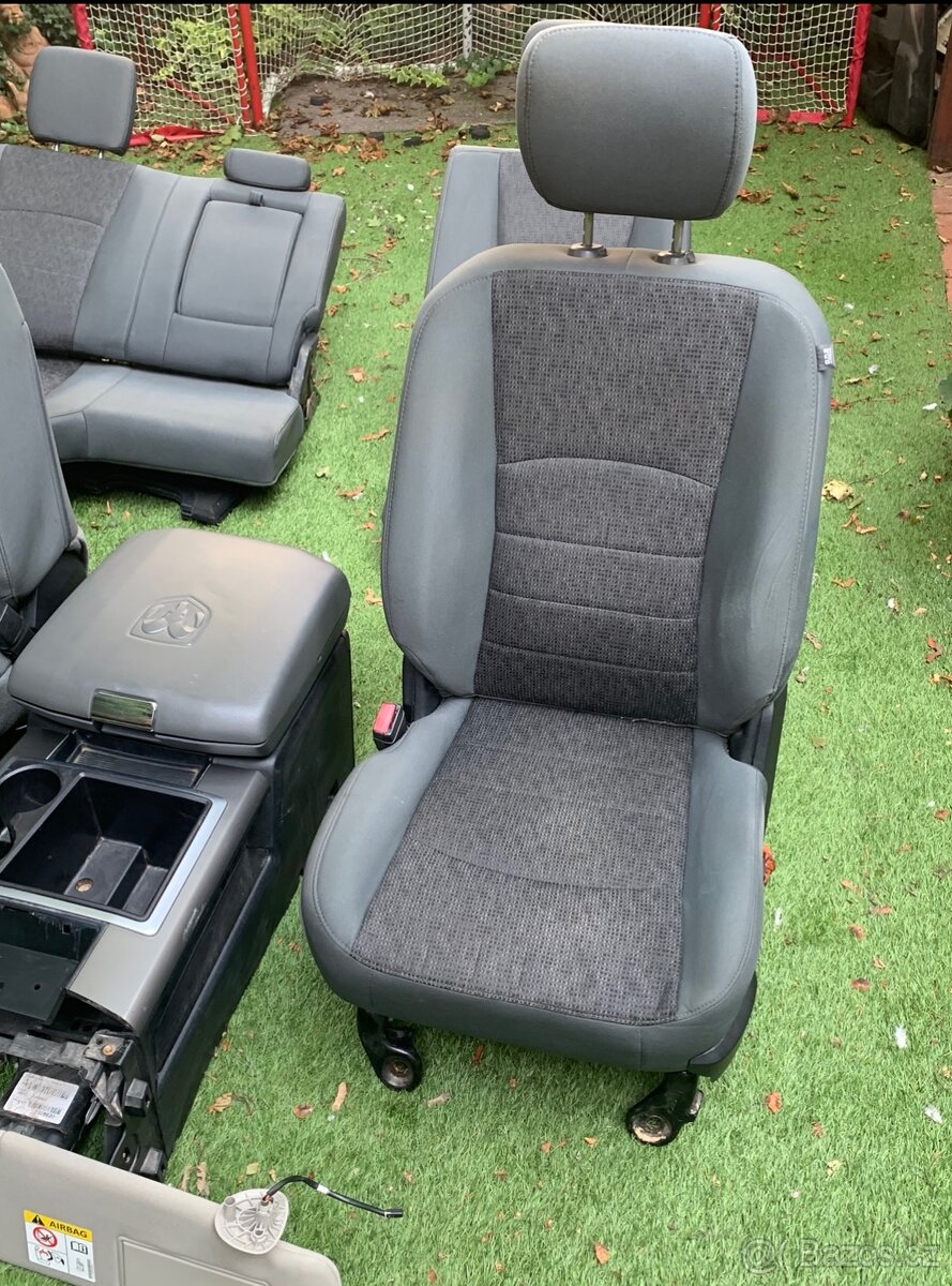 Dodge ram 1500 interier