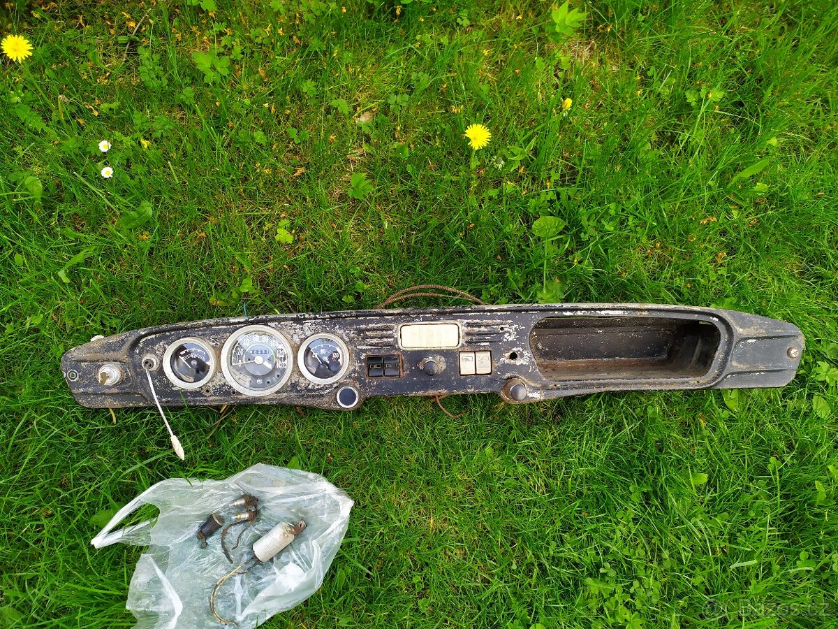 Palubní deska na historickou Škodu Octavia - 2