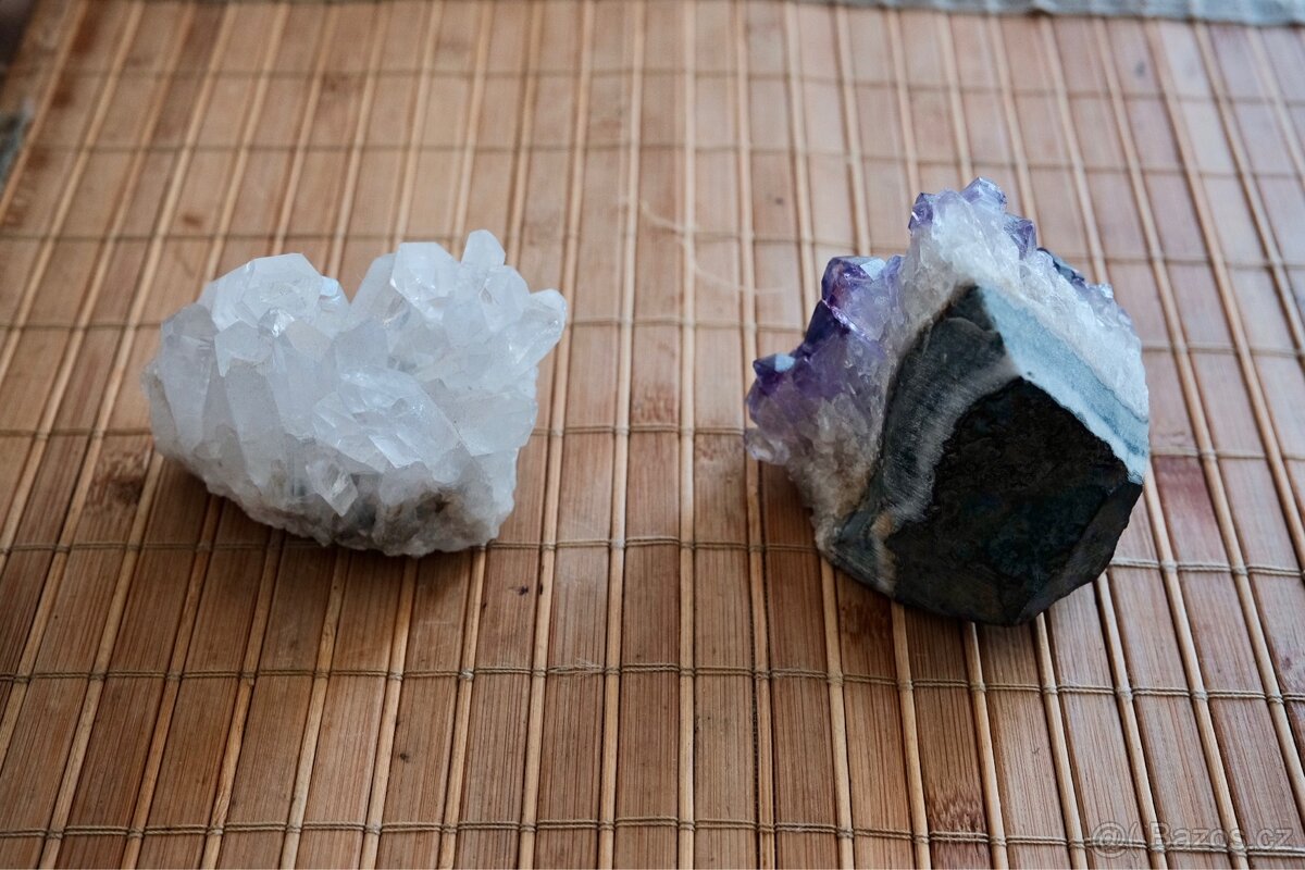 Křišťál / křemen drúza 279g z Madagaskaru + AMETYST - 2