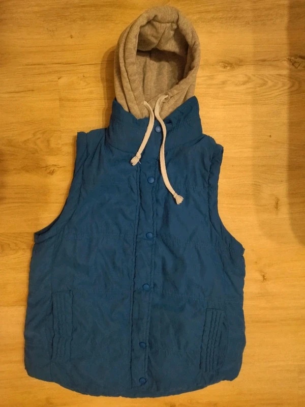 Vesta s kapucí - 2