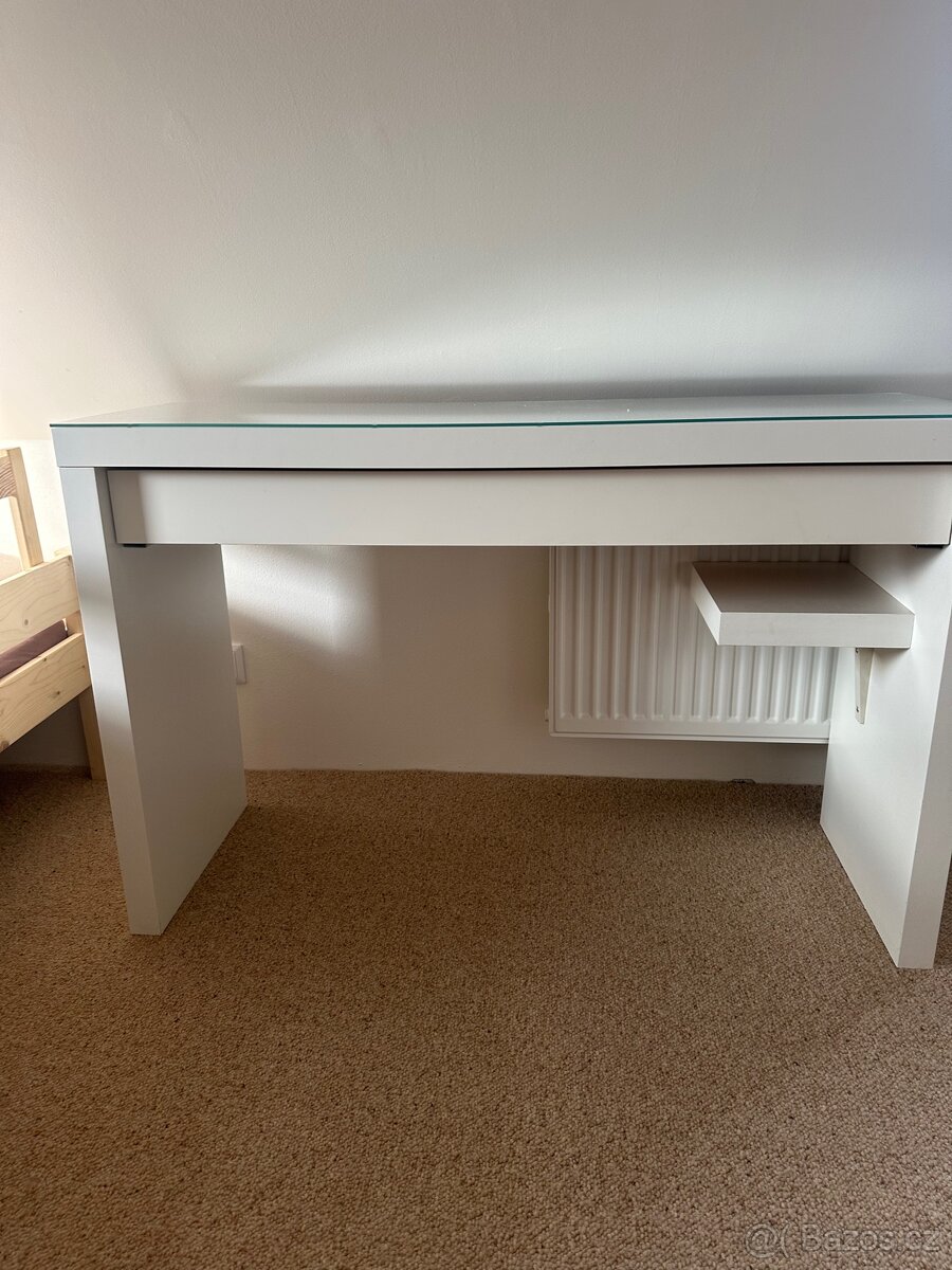 Toalení stolek Ikea malm - 2