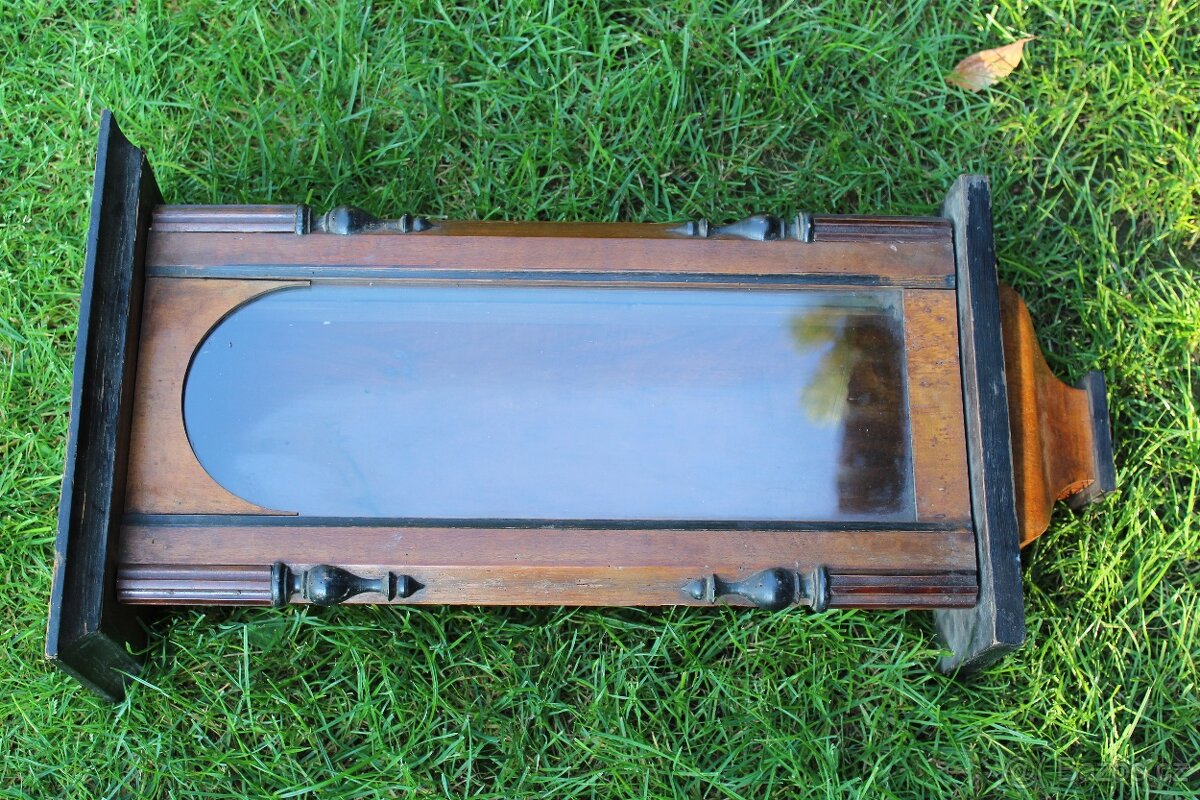 Skříň na pendlovky - 2