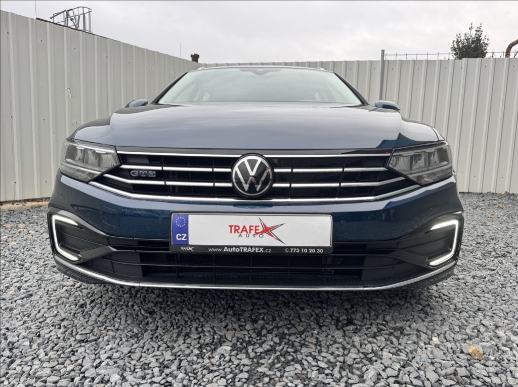 Prodám Volkswagen Passat 1,4 TSI GTE DSG DPH 1.maj ČR - 2