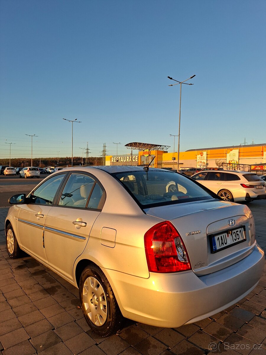 Hyundai Accent 1.4 benzín, rok 2009 - 2
