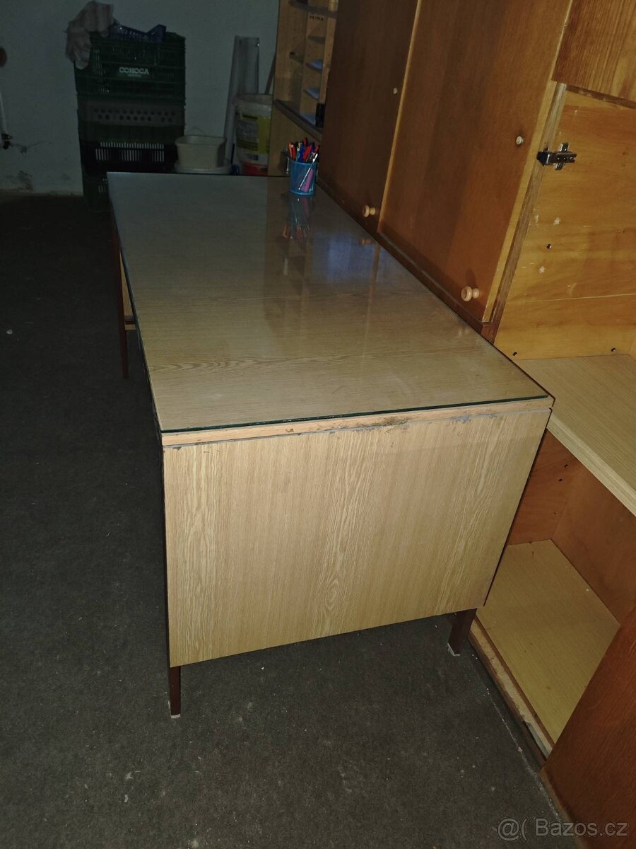 Pracovní stůl - 2
