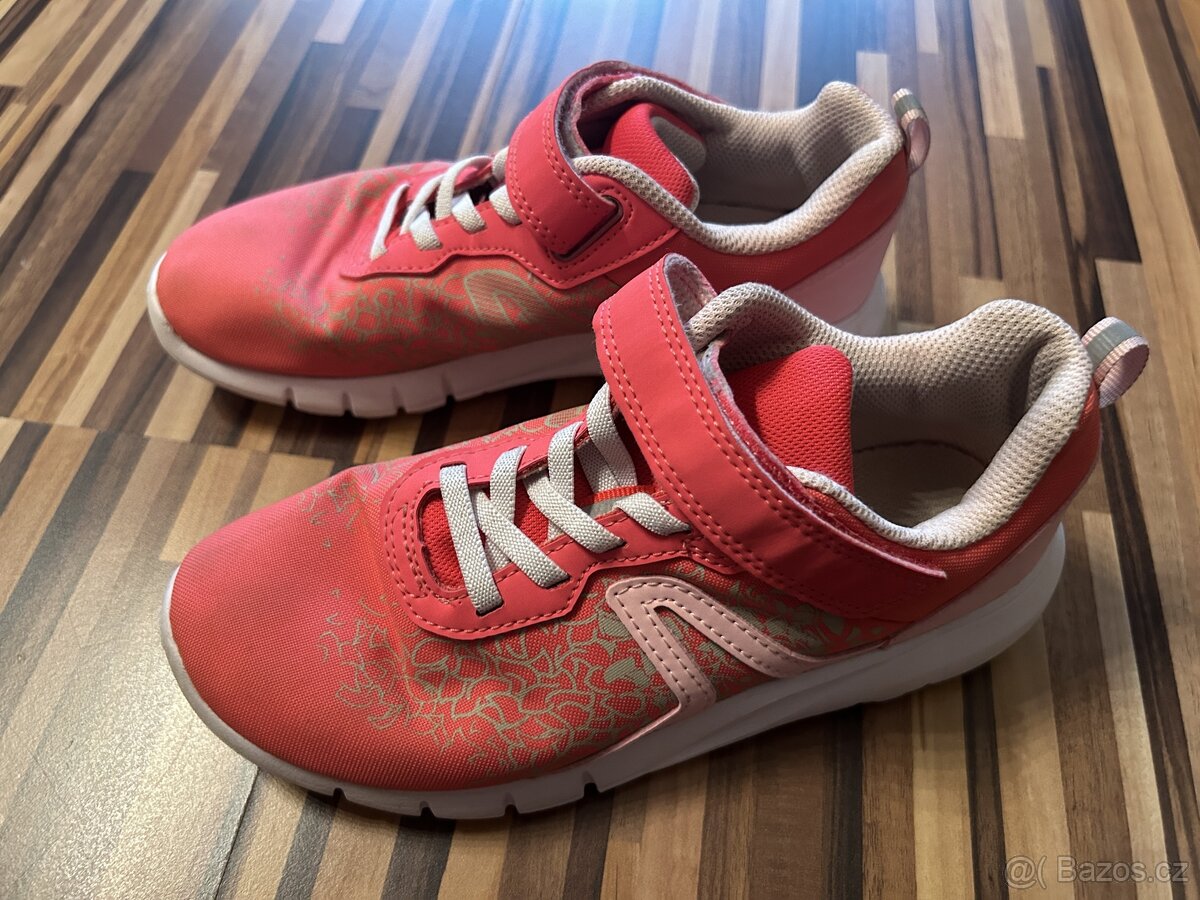 299 Kč za 2 páry Dívčí tenisky z Dekáče vel 34 - 2