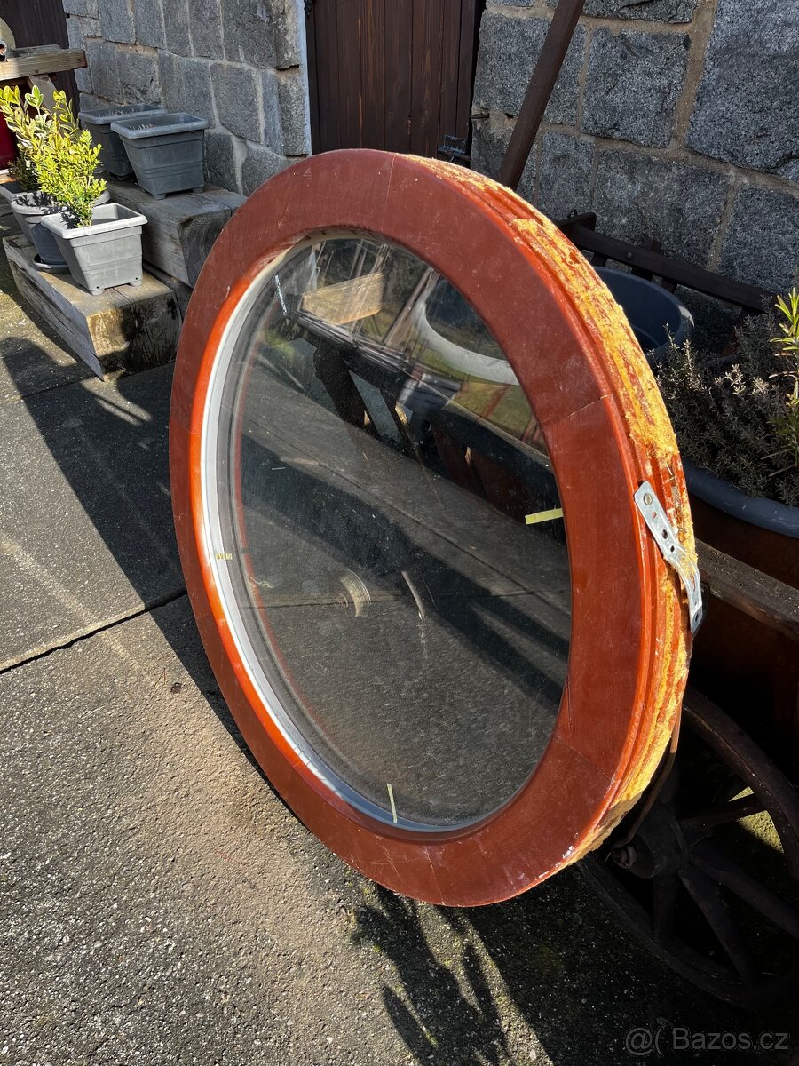 Kulaté dřevěné okno - 2