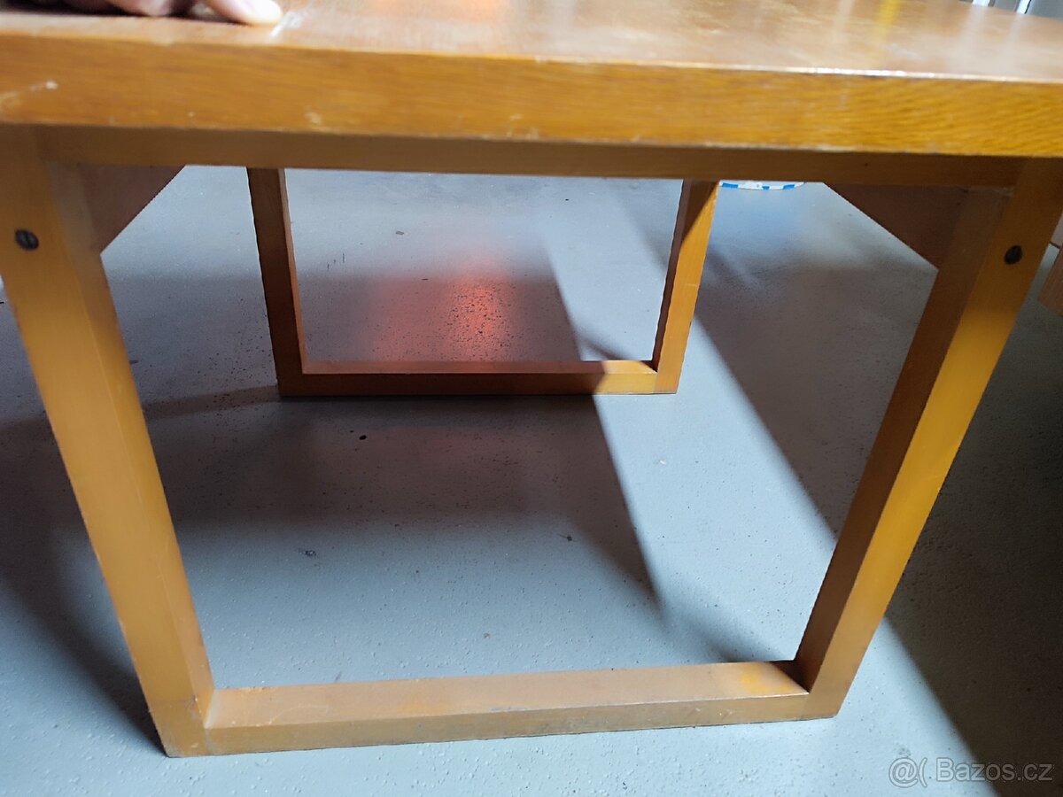 Konferenční stolek - 2