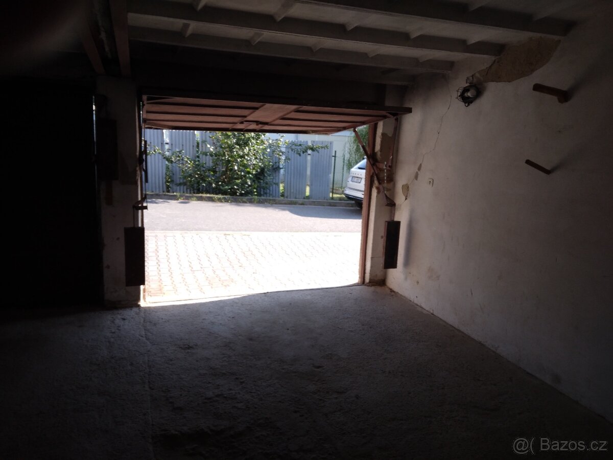 Garáž - JEDNO garážové stání 17 m2 - 2