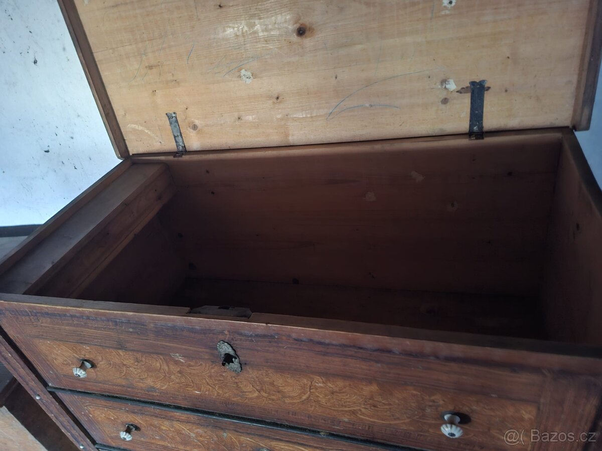 Komoda/péřovník - 2