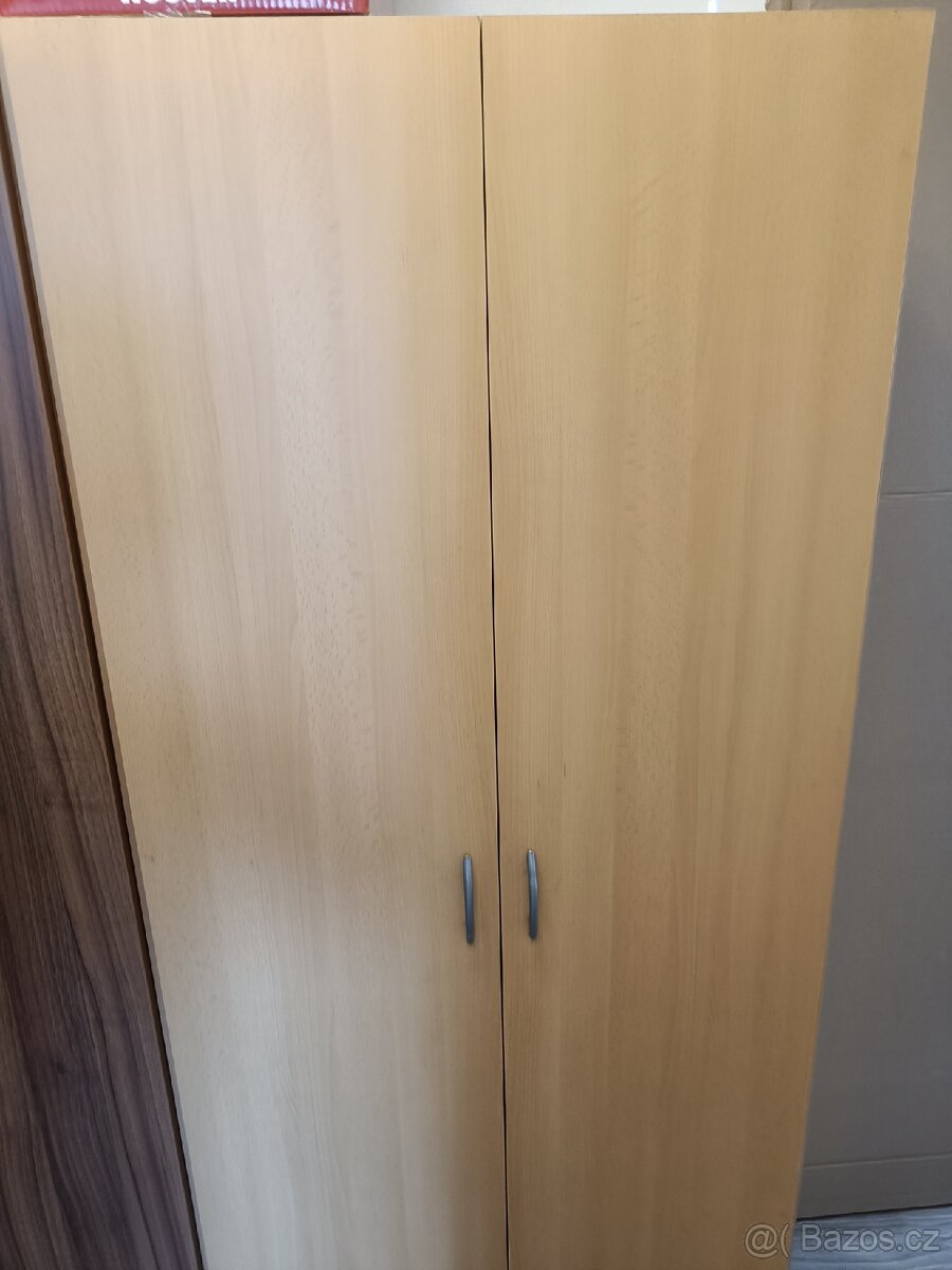 Skříň s policemi š 81,5 cm x h 51,5 cm x v 176 JAKO NOVÁ cm - 2