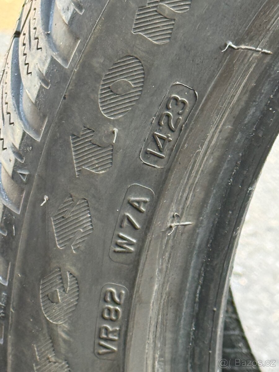 Dvě celoroční pneu Firestone 225/45 R19 - 2