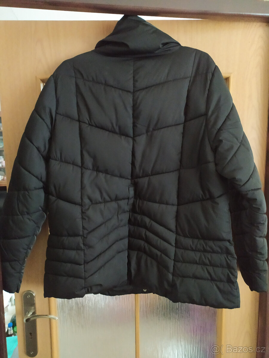 DÁMSKÁ ZIMNÍ ČERNÁ TEPLÁ BUNDA S KAPSAMI VEL.46 - 2