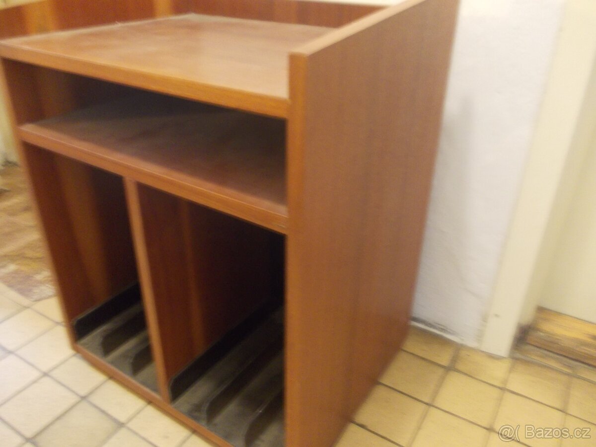 Stoleček na gramofon a zesilovač - 2