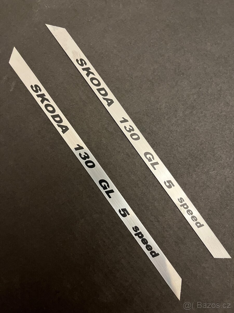 Ozdobné lišty na Škodu 130 vývozní model. - 2