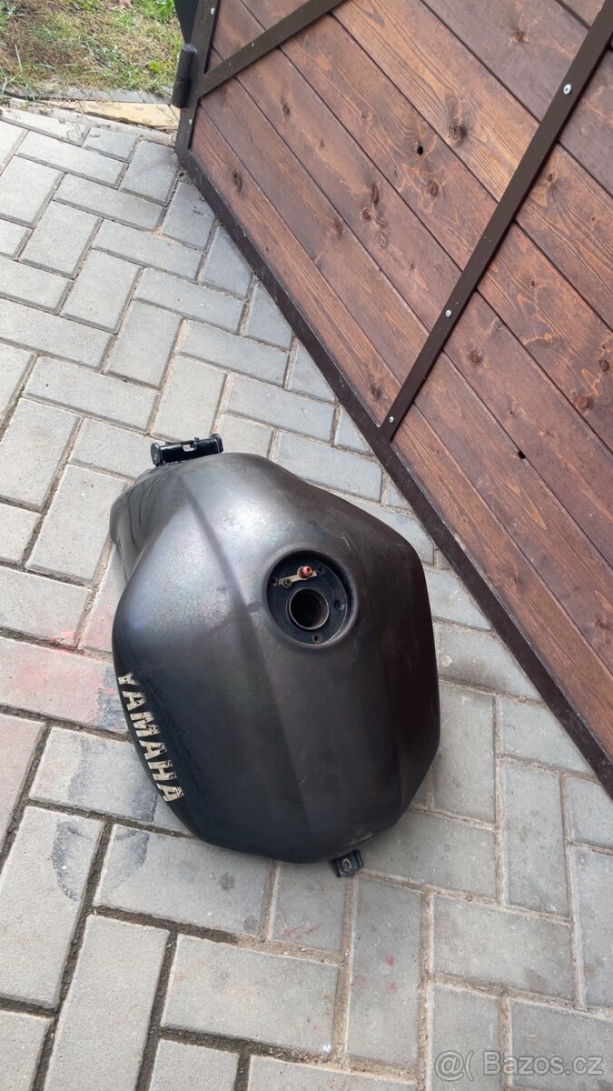 Nádrž na Yamaha fazer 1000 - 2