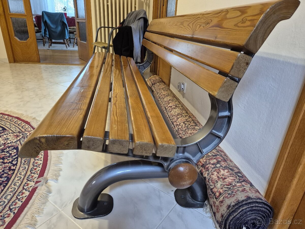 Krásná zahradní lavička - 2