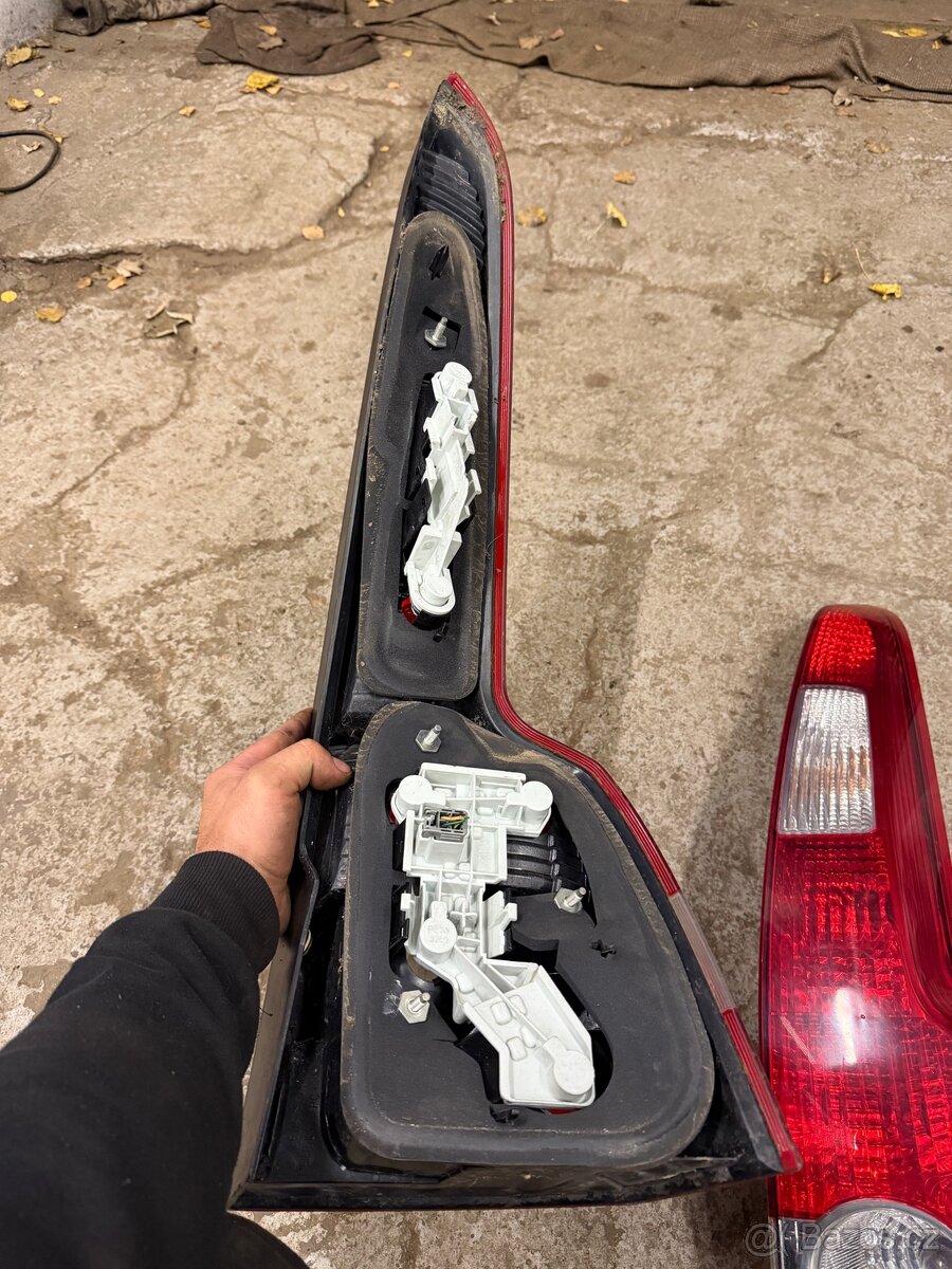 Zadní světla Volvo v50 - 2