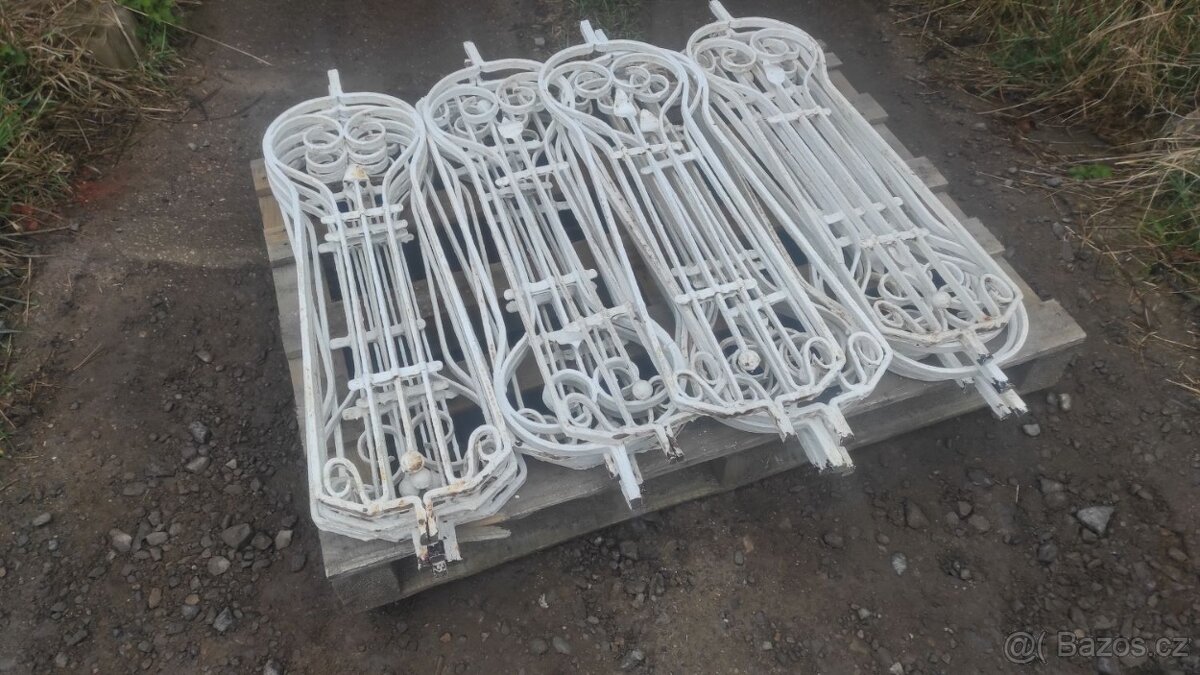 Staré železné dílce zábradlí, 19 ks - 2