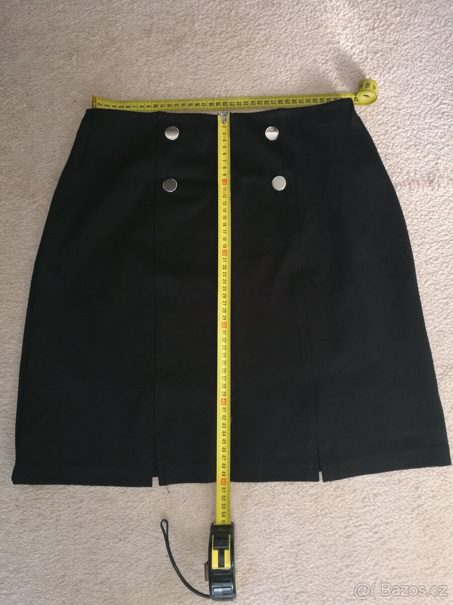 Černá sukně nad kolena - 2