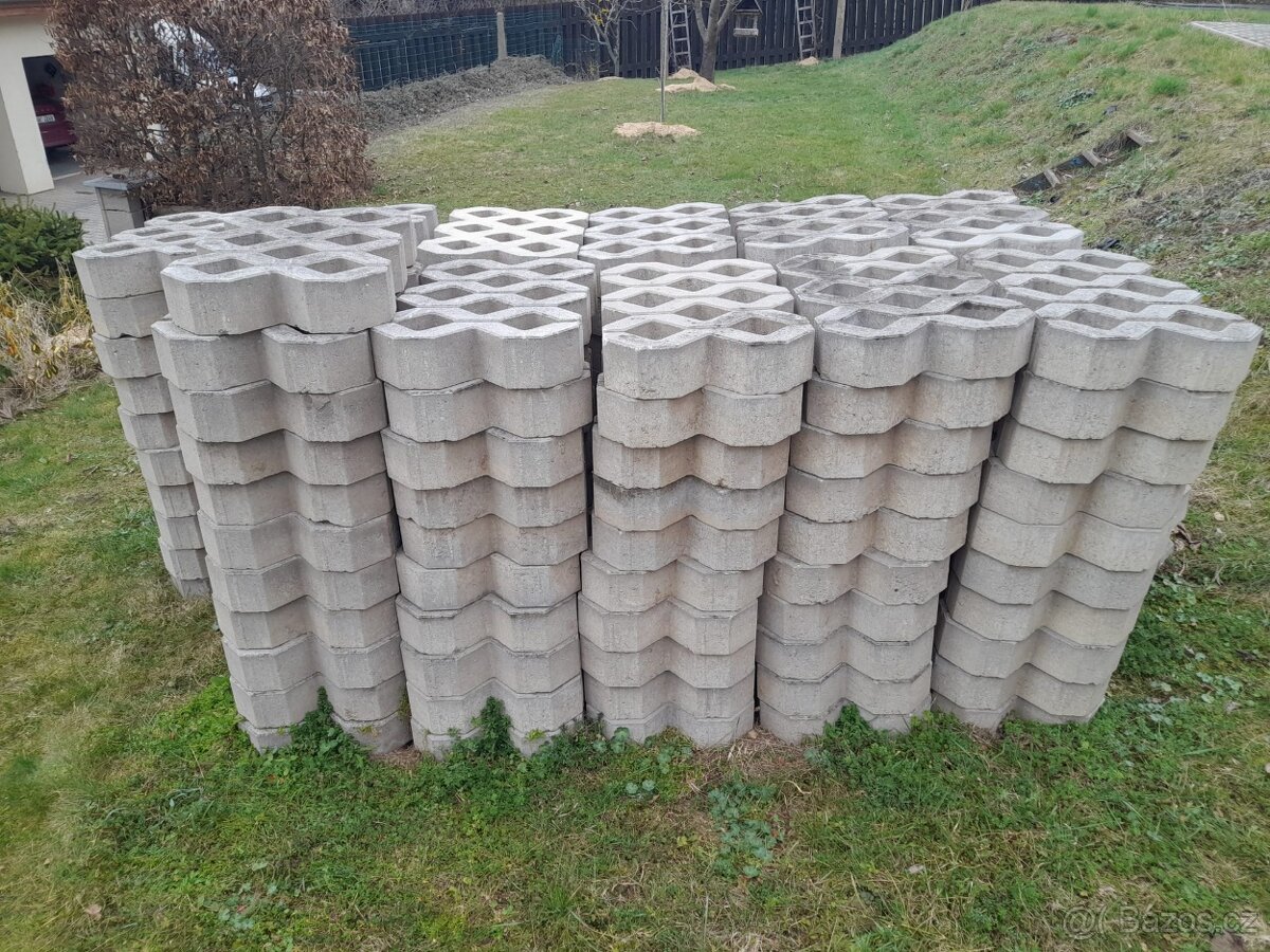 Zatravňovací zámková dlažba - 2