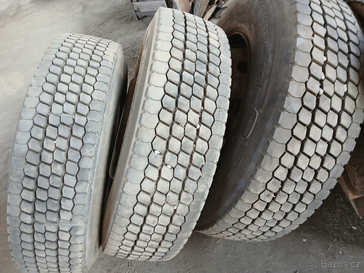 Pneu 295/80 R 22,5 (3x) - 2