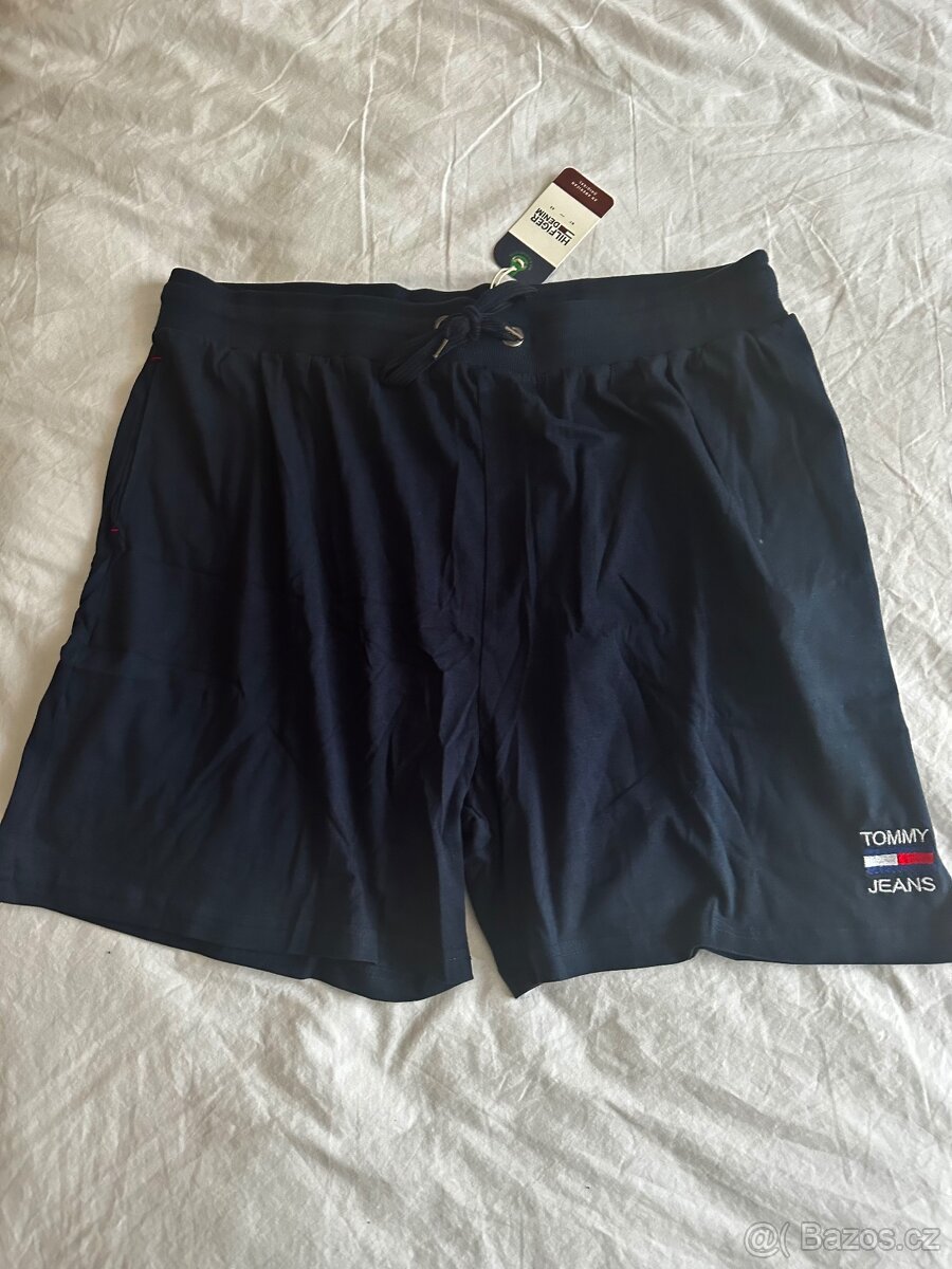 Tommy Jeans tmavé kraťasy - 2