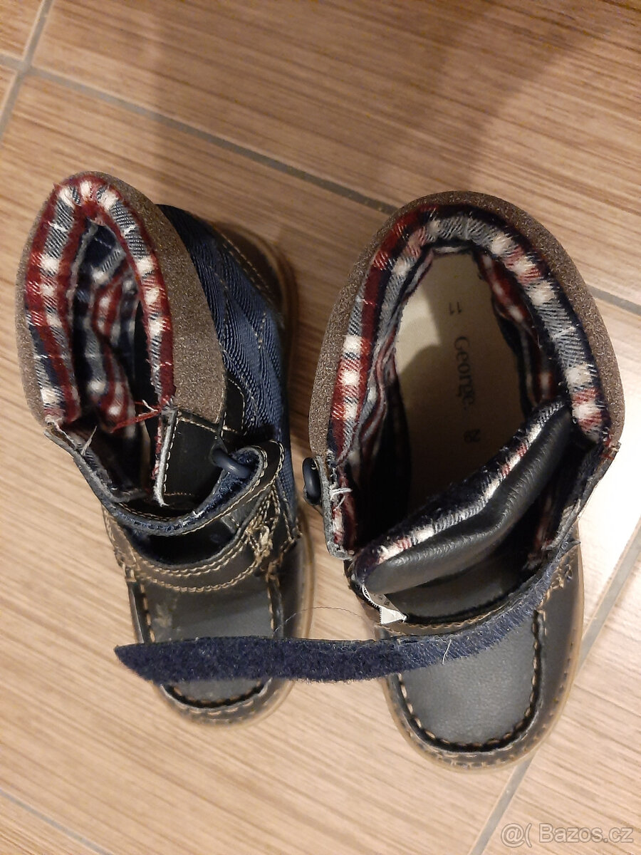 Dámské a dětské oblečení, batohy, tašky, šály, deka - 2