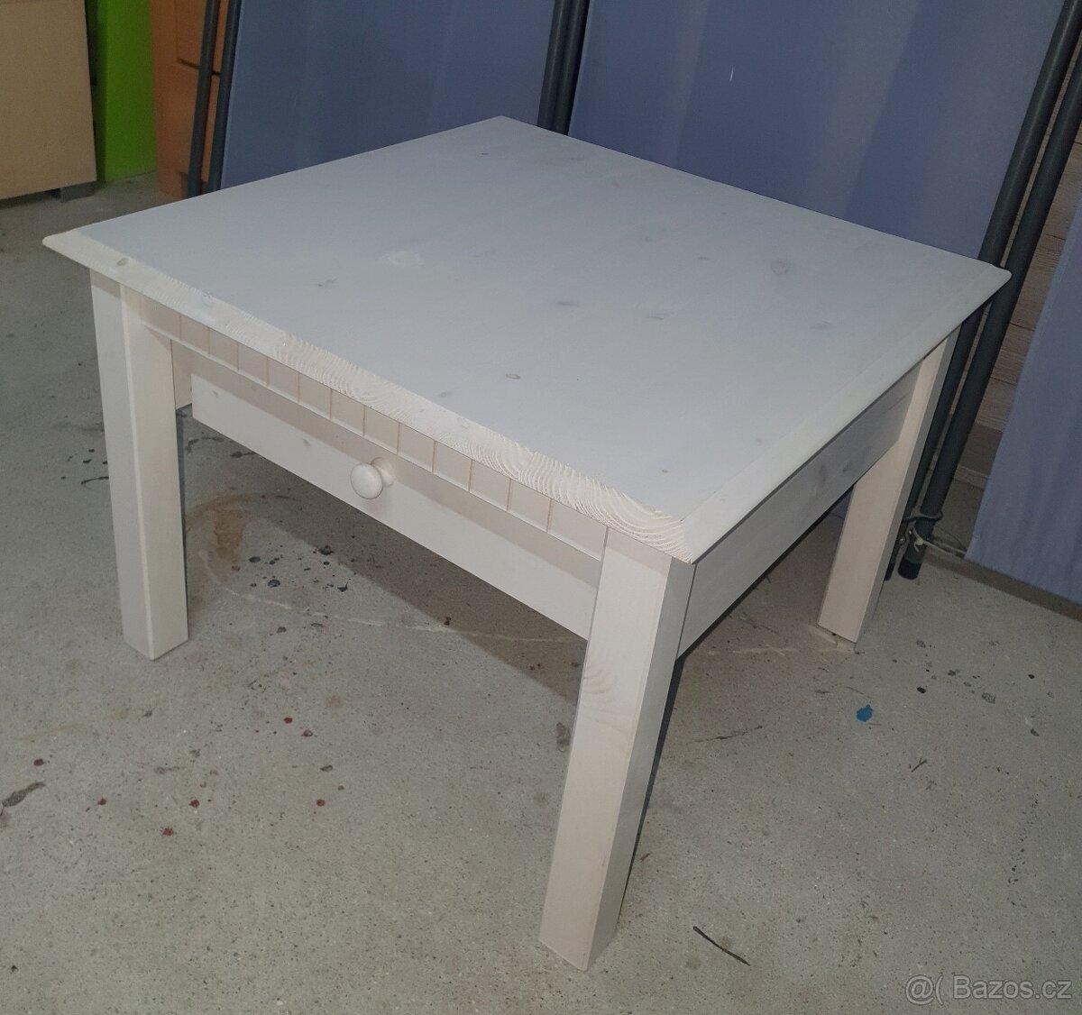 Bílý konferenční stolek - 2