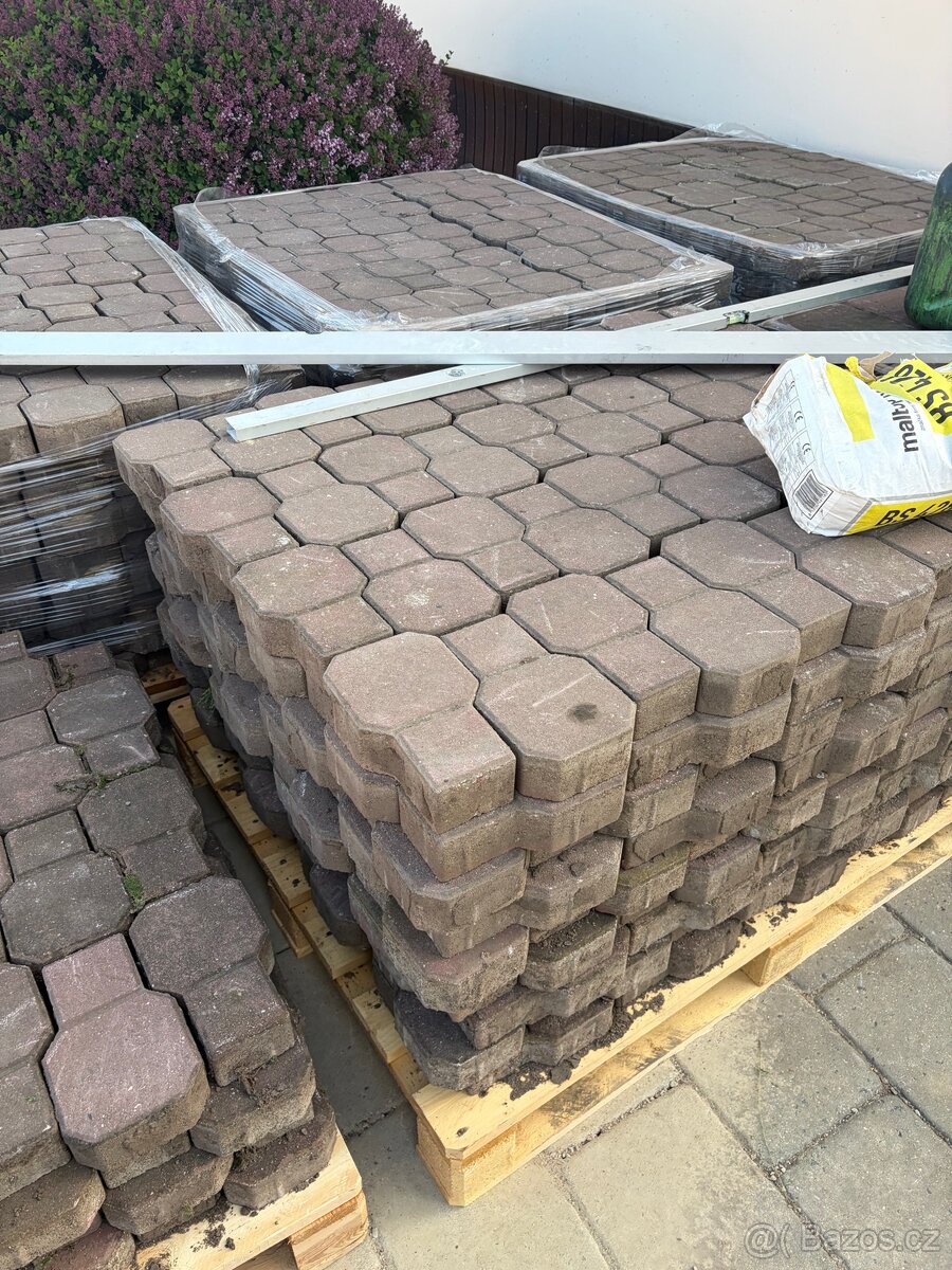 Dlažba cca 70m2 8cm výška - 2