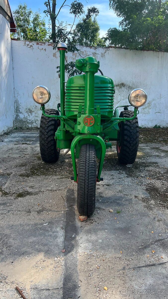 Historický traktor Ritscher - 2