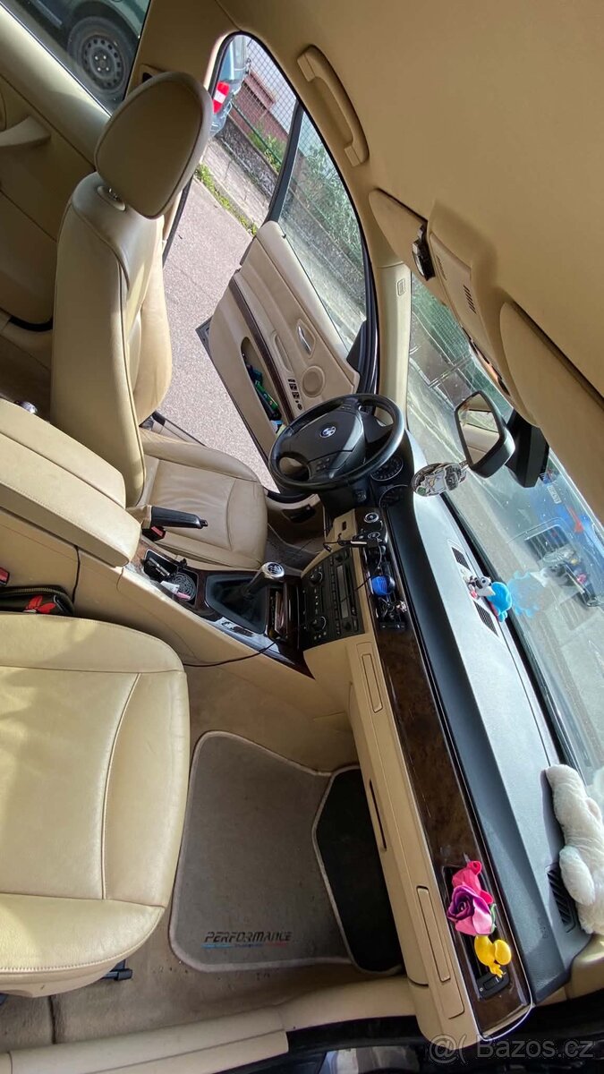 BMW 325xi - 2