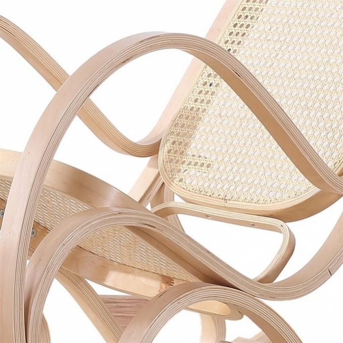 Dřevěné houpací křeslo s tradičním ratanovým výpletem - 2