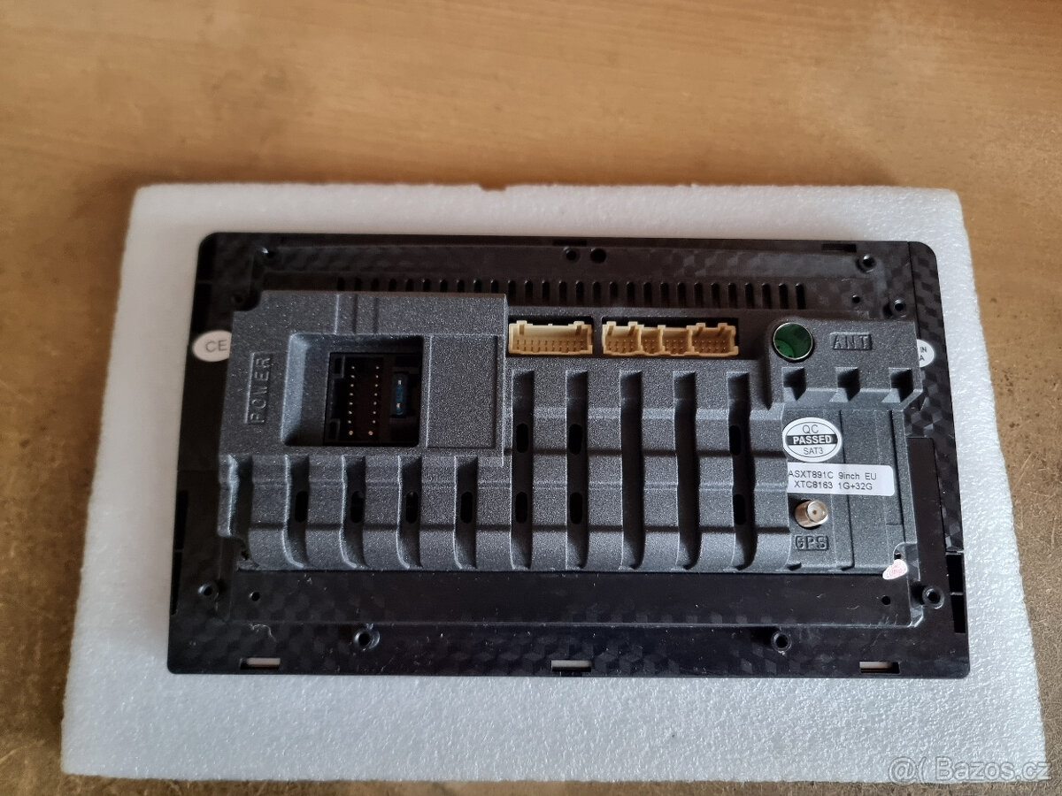 2DIN autorádio s Androidom 9 palcový displej - 2