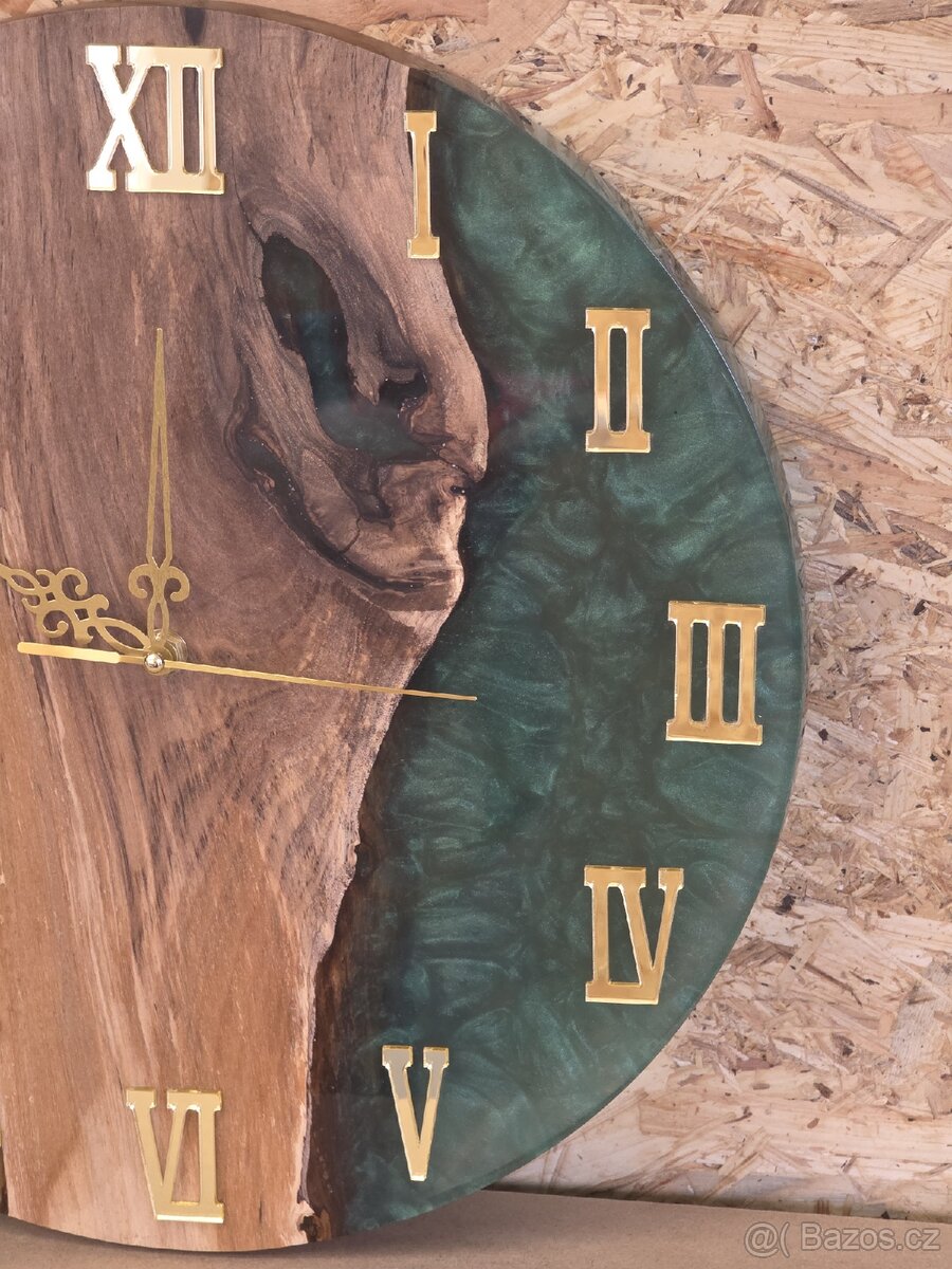 Nástěnné hodiny ze dřeva a epoxidu - 2