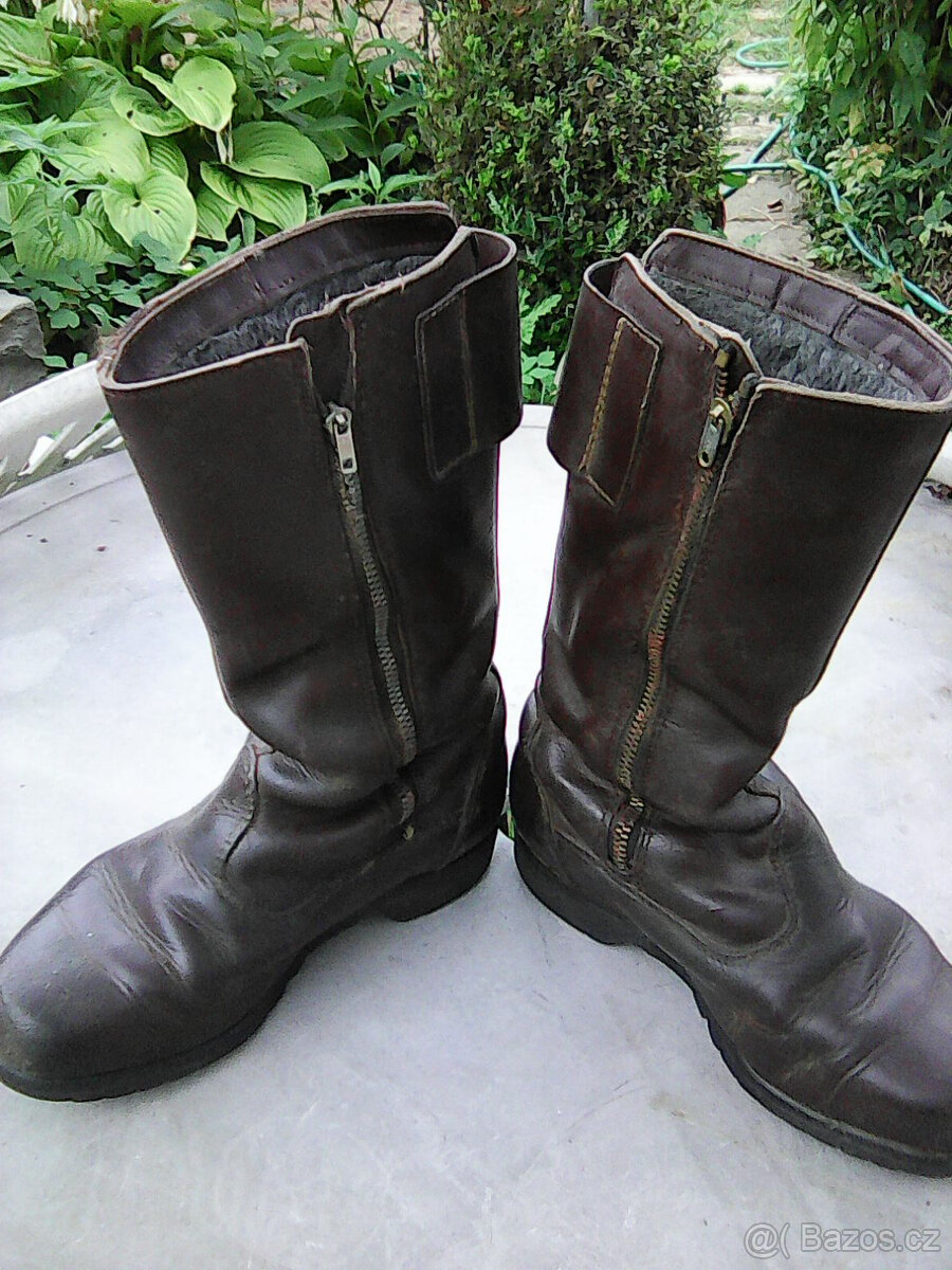 Zateplené vojenské boty. - 2