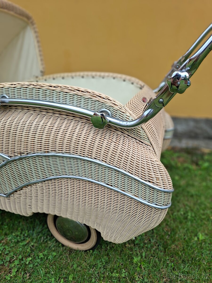 Proutěný kočárek pro miminko č. 718 - 2