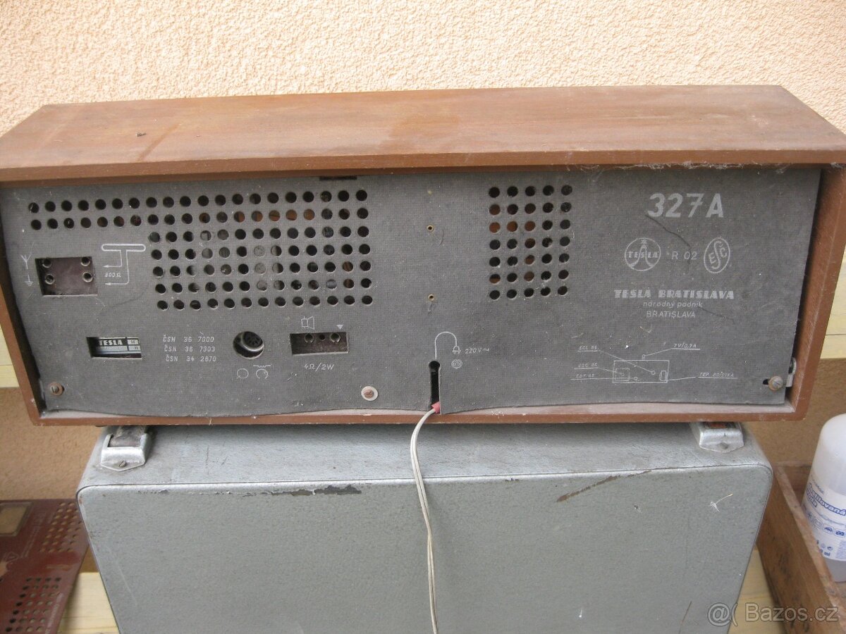 rádio TESLA Lýra 327A - 1968 500kč - 2