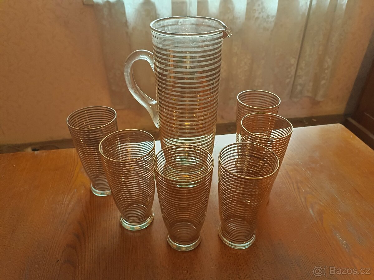 Skleneny dzban se sklenickama - 2