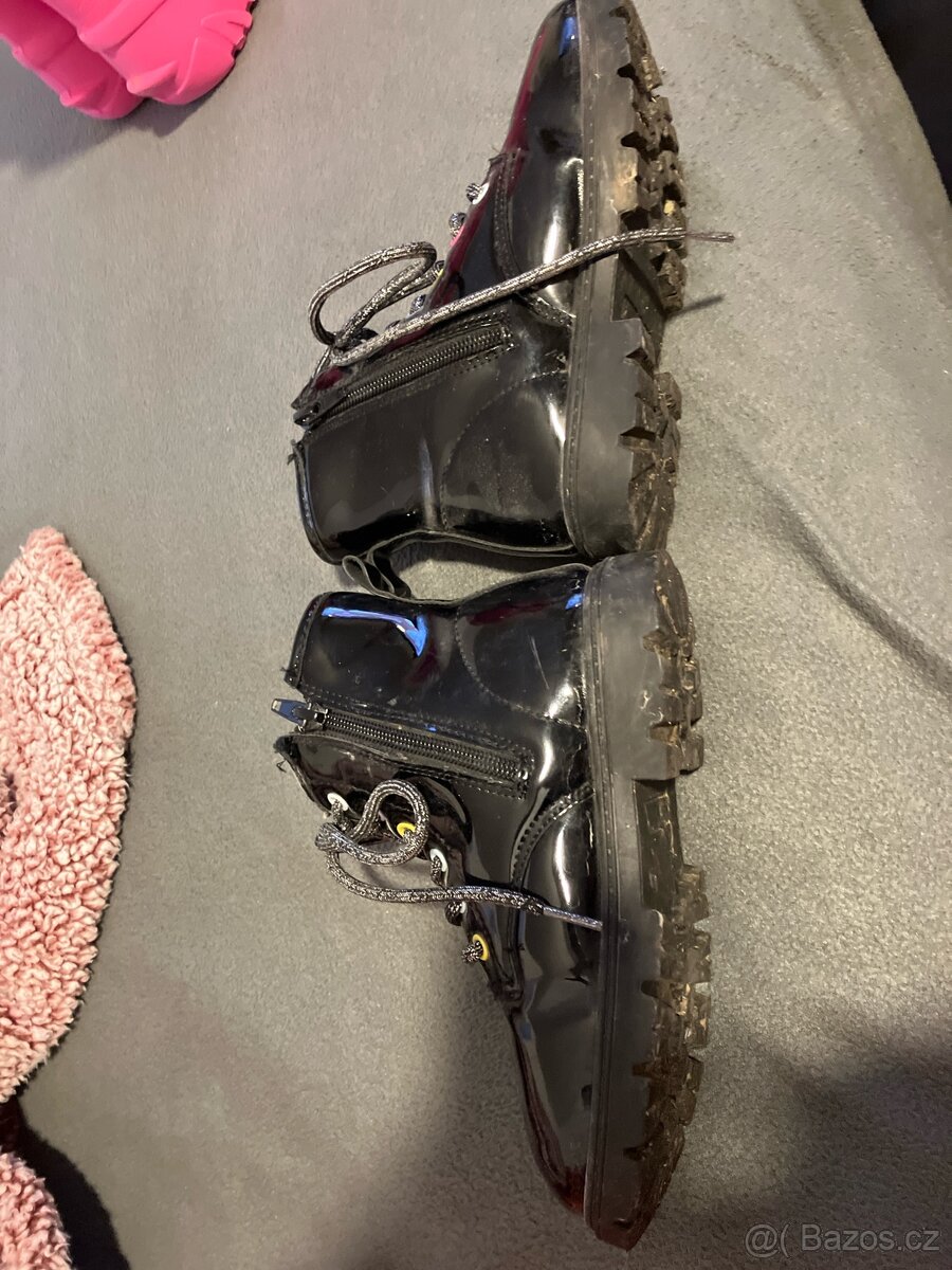 Dívčí lesklé boty vel 31 - 2