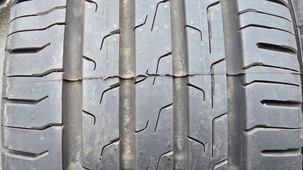 Letní pneu 215/55/17 Continental - 2