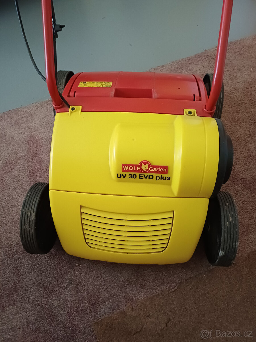 Zahradní vertikutátor Wolf Garten Model UV 30 EVD plus - 2
