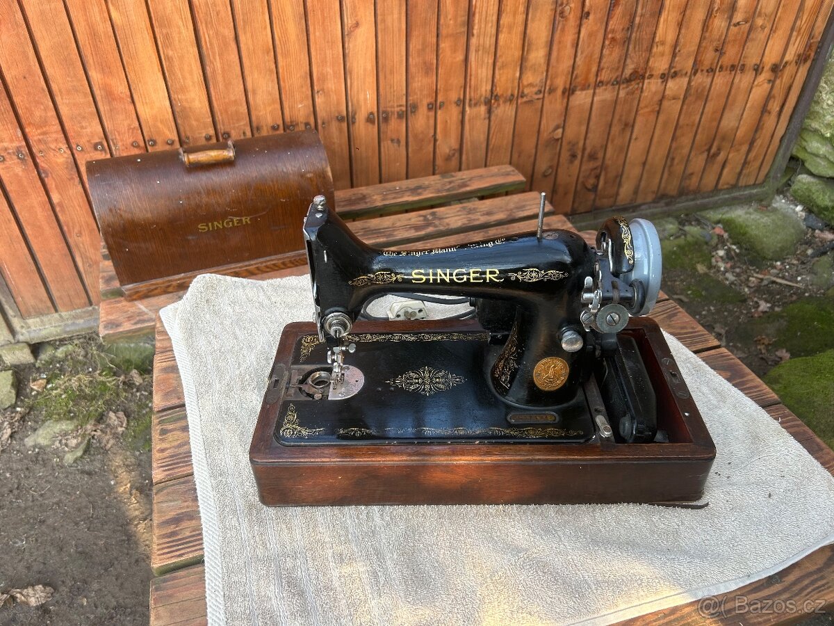 SINGER - historický šicí stroj - 2