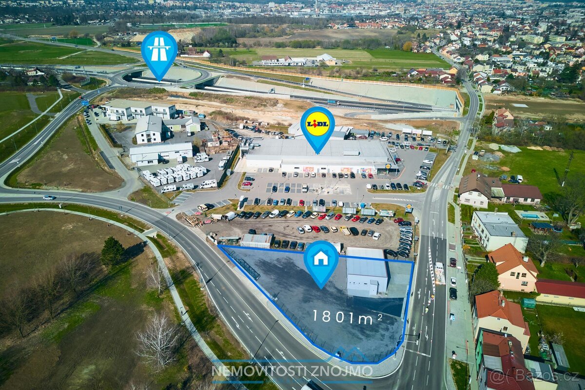 Stavební pozemek s multifunkčním využitím a showroomem  1801 - 2
