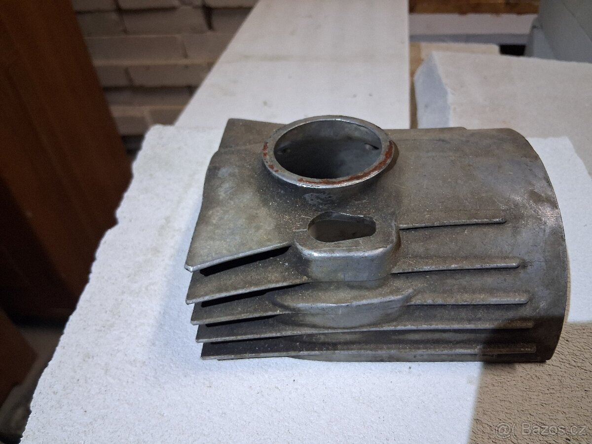 Kryt karburátoru - 2