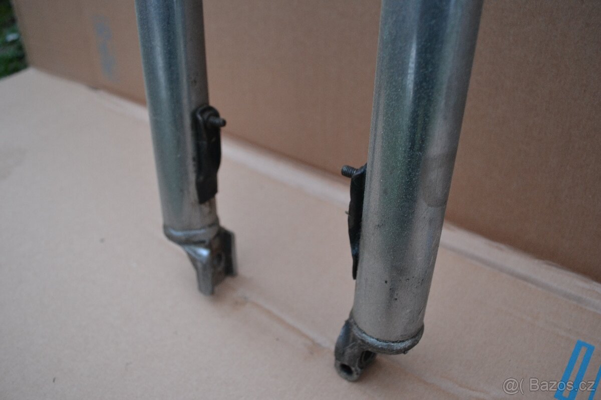 JAWA 350/634 Přední vidlice s brýlemi a manžetou. NOVÁ CENA. - 2