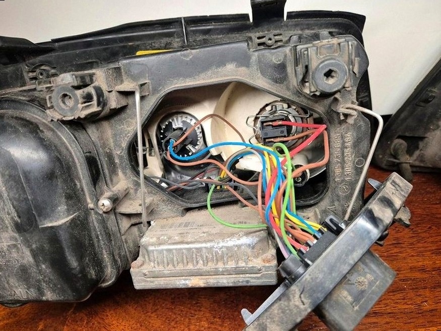 Přední světlomety VW Bora R32/GTI VR6 Highline – Xenon Bosch - 2