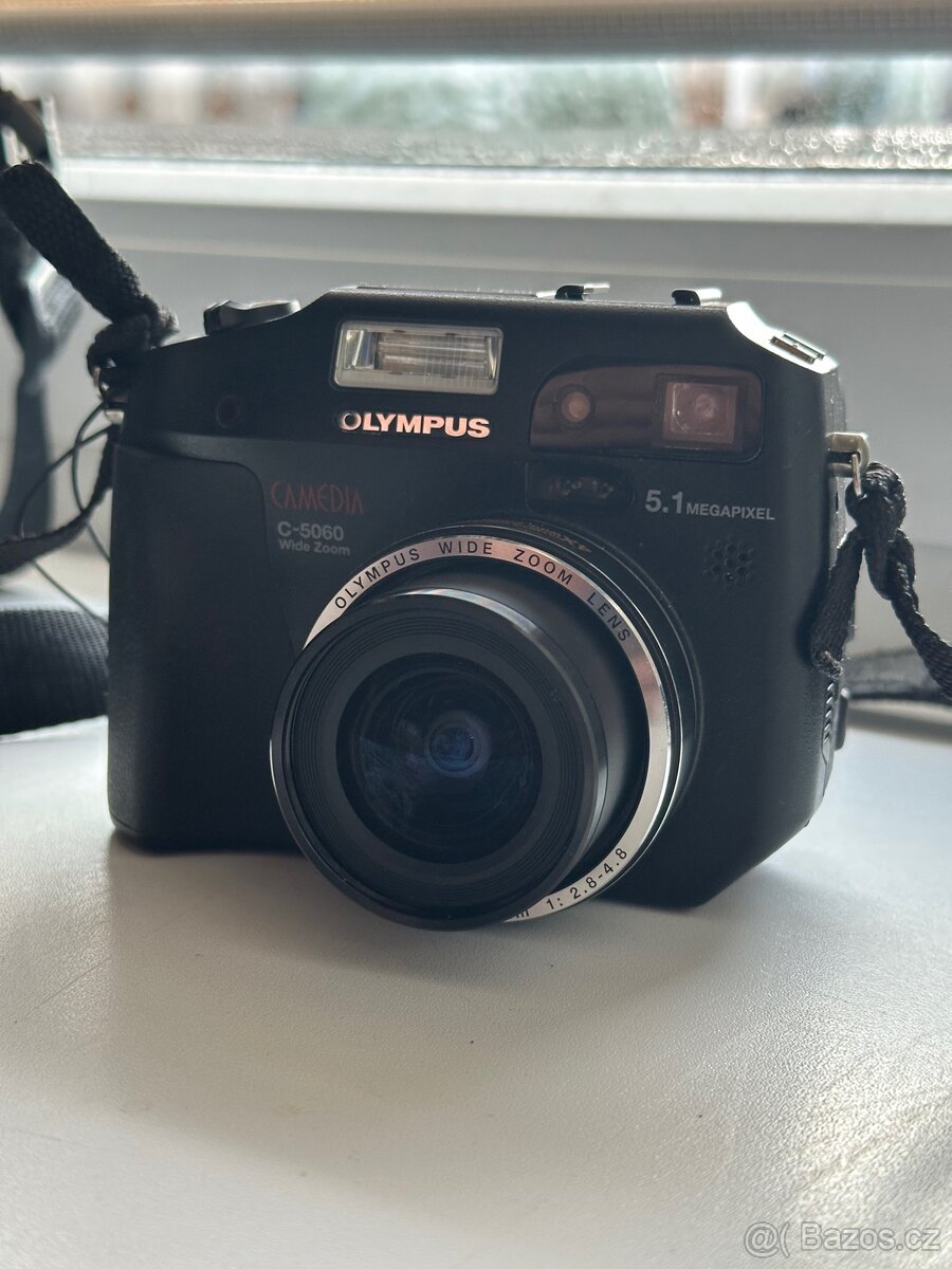 Olympus Camedia C‑5060 Wide Zoom - 2