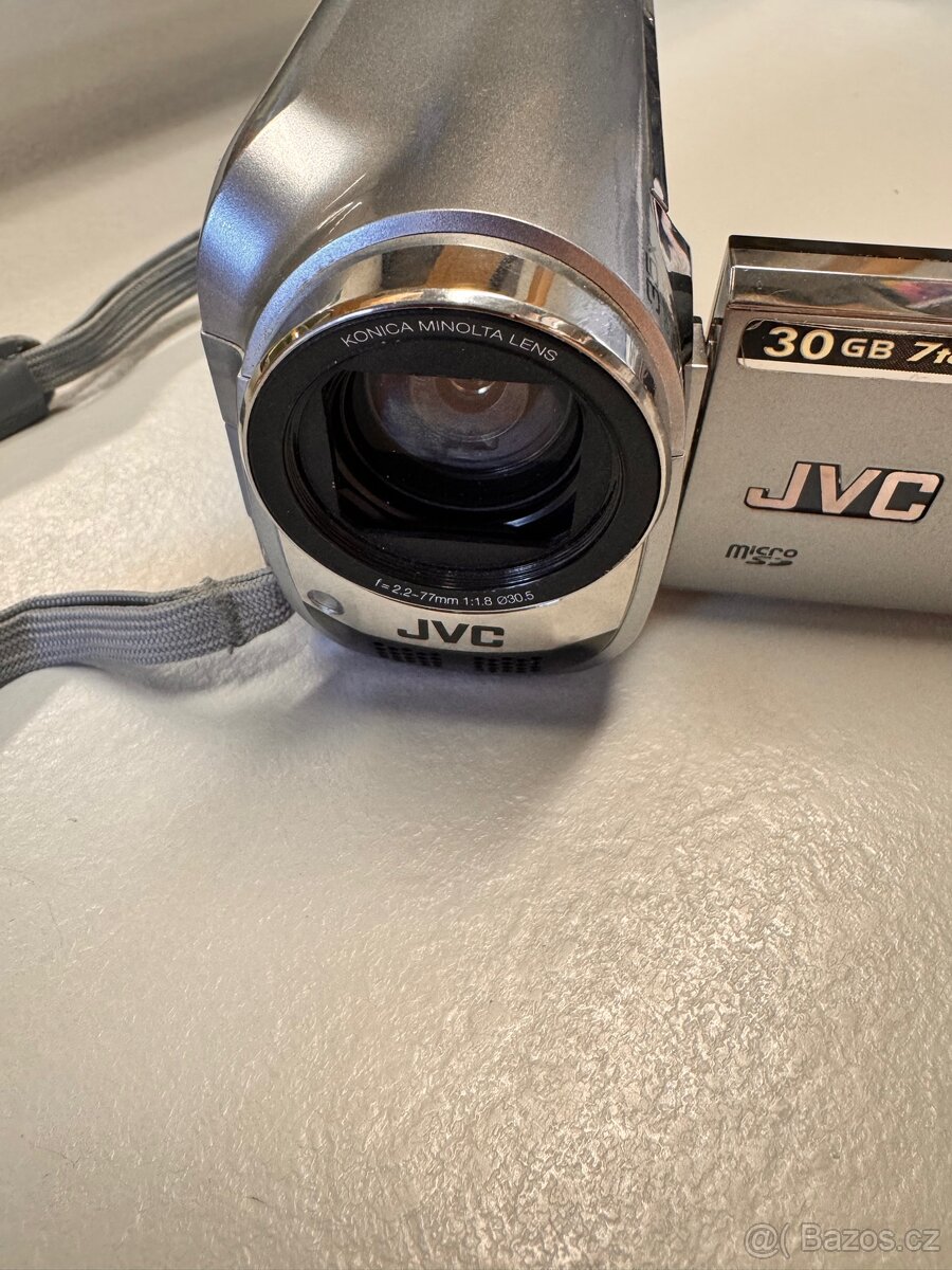 JVC. Video kamera - 2